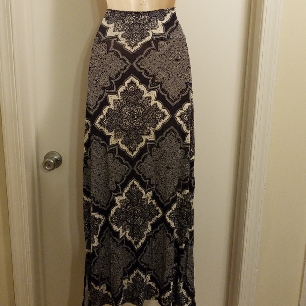 Charlotte russe women's navy and white maxi skirt - Picture 7 of 8
